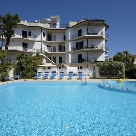 Residence Acquamarina San Benedetto del Tronto Bagian luar foto