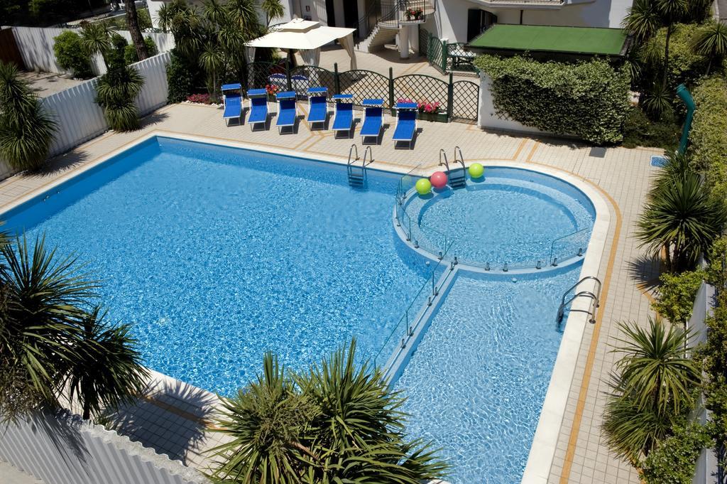 Residence Acquamarina San Benedetto del Tronto Bagian luar foto