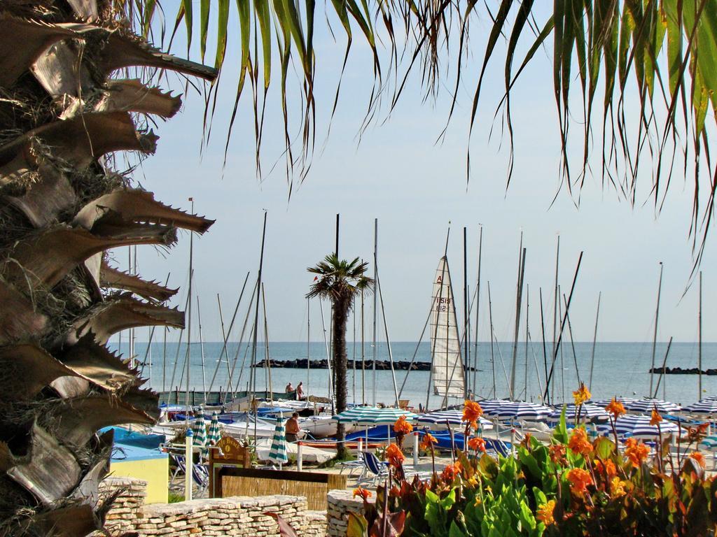 Residence Acquamarina San Benedetto del Tronto Bagian luar foto