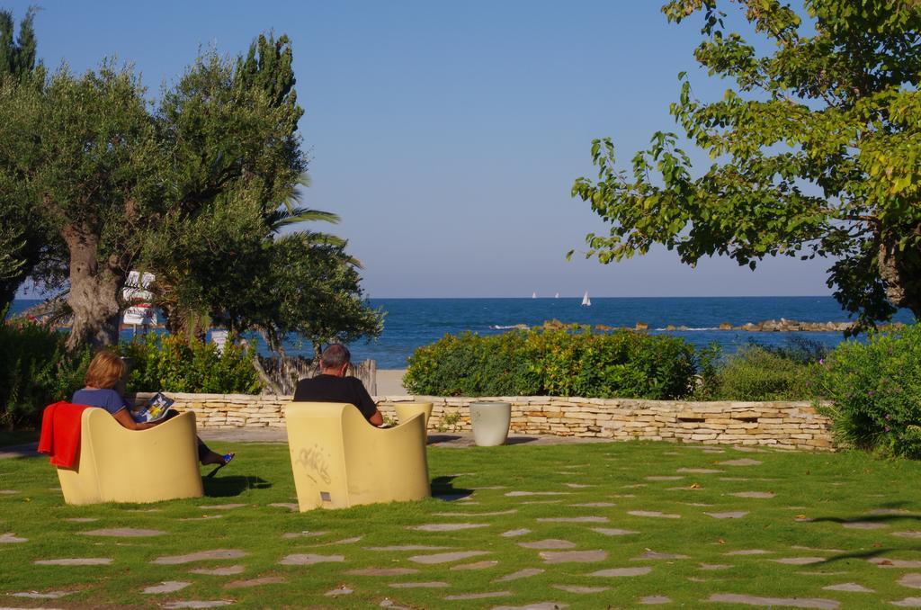 Residence Acquamarina San Benedetto del Tronto Bagian luar foto