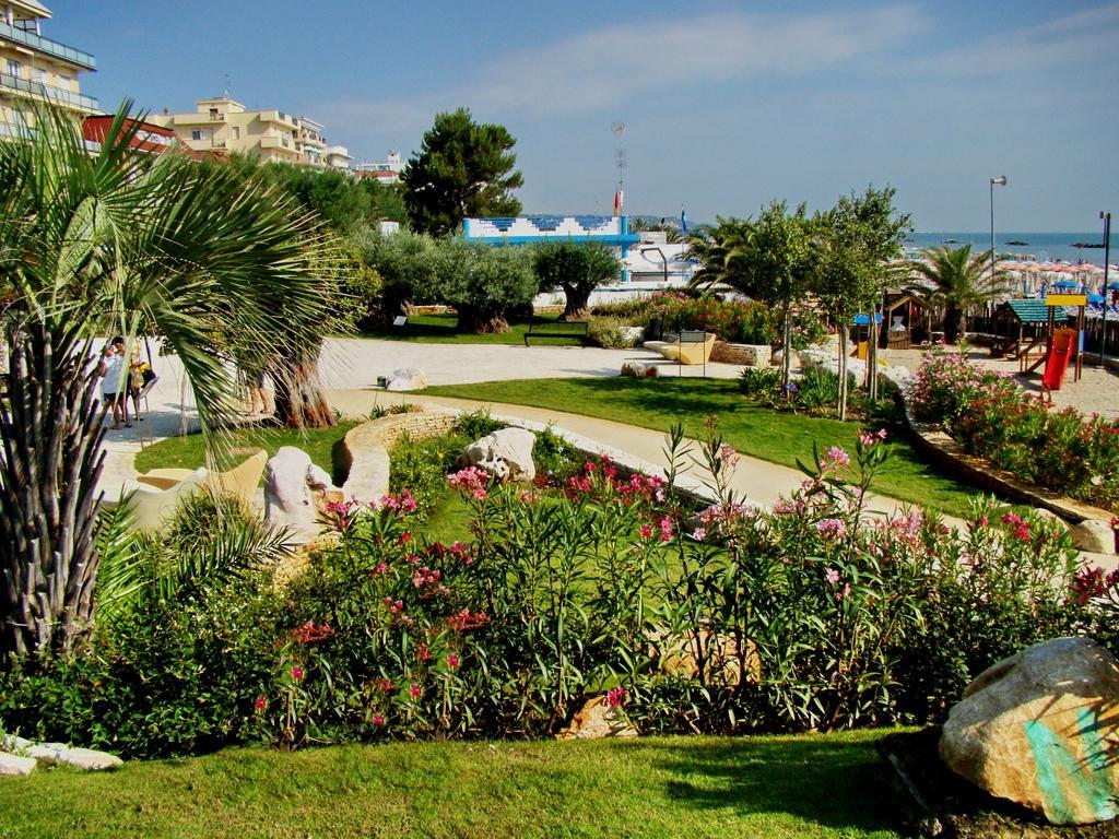 Residence Acquamarina San Benedetto del Tronto Bagian luar foto